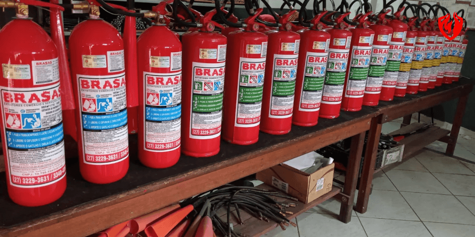 Por Que Empresas São Multadas por Extintores Irregulares? Os Erros Mais Comuns